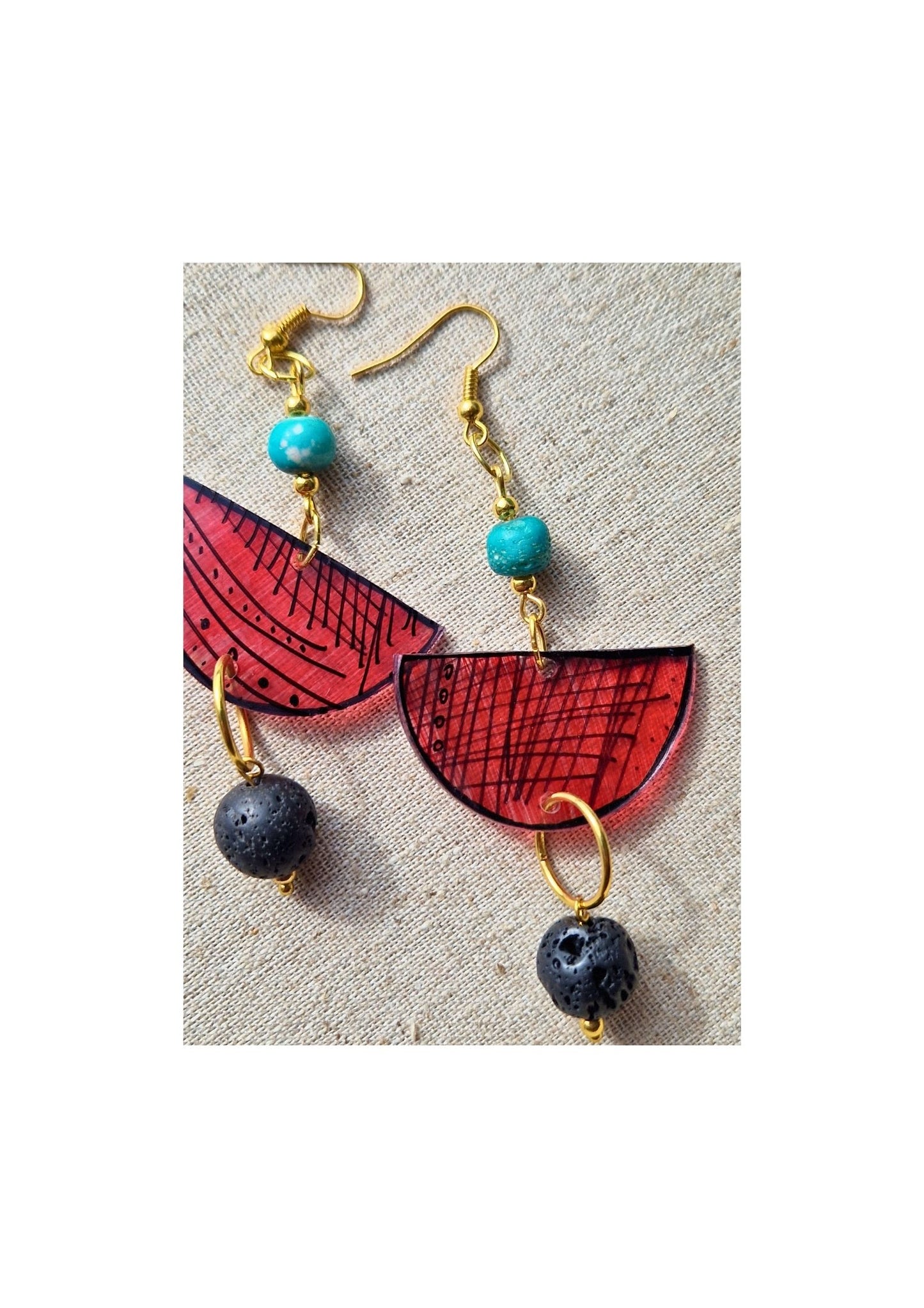 Boucles d'oreilles faites à la main/dessinées à la main - semi-cercle avec perle de lave en vedette