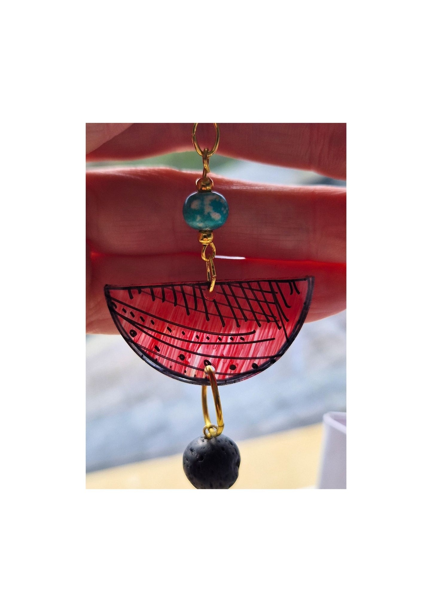 Boucles d'oreilles faites à la main/dessinées à la main - semi-cercle avec perle de lave en vedette