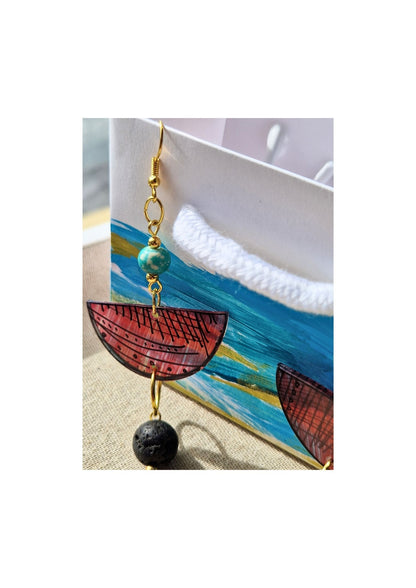 Boucles d'oreilles faites à la main/dessinées à la main - semi-cercle avec perle de lave en vedette