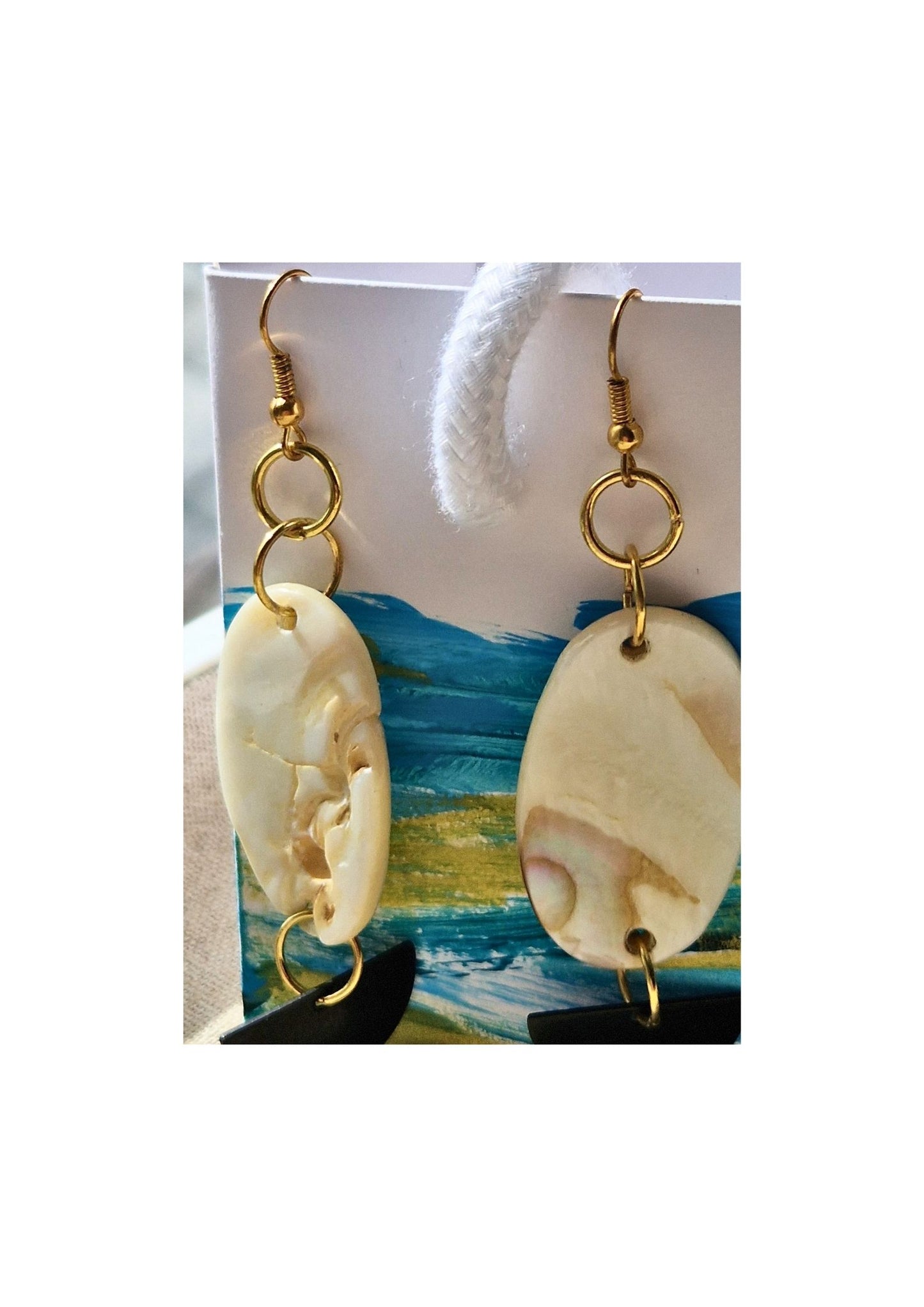 Boucles d'oreilles ovales - Coquillage ovale et demi-cercle noir